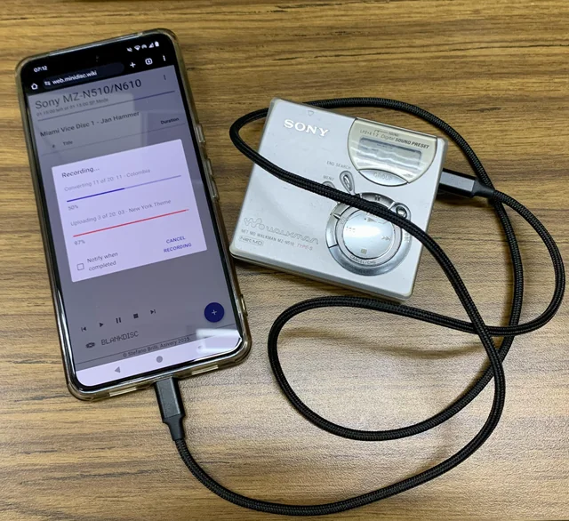 Web MiniDisc позволяет загружать музыку даже со смартфона, просто подключив плеер по USB. Источник